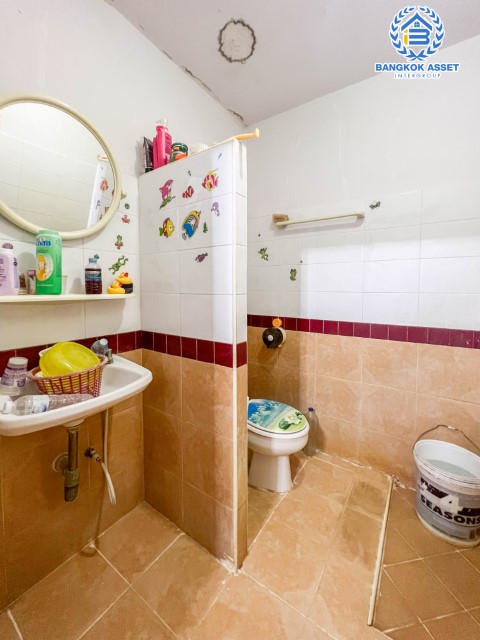 *****ทาวน์เฮ้าส์มือสองย่านกรุงเทพมหานคร ม.ศศิกานต์2 สรงประภา30 เนื้อที่กว้างถึง 28 ตร.ว. ฟังก์ชัน 3 ห้องนอน 2 ห้องน้ำ 2 ที่จอดรถ บ้านพื้นที่กว้างขวาง แถมฟรี! 3 เครื่องปรับอากาศ เดินทางสะดวกมาก บนทำเลใกล้สนามบินดอนเมือง รถไฟฟ้าสายสีแดง "สถานีดอนเมือง" ห้ามพลาด!